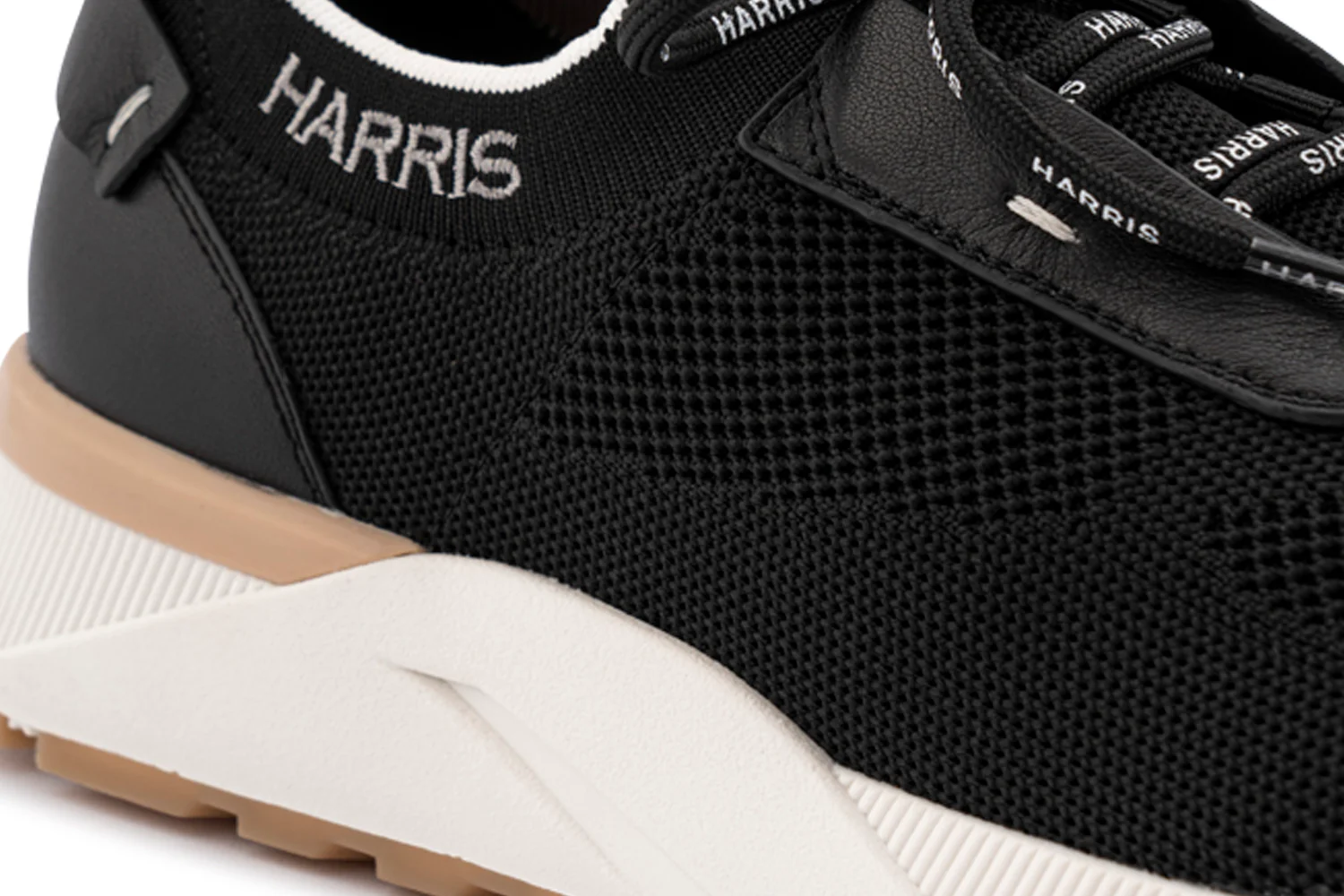 Les baskets glissent sur le tissu – Image 5