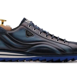 Sneakers en cuir et en daim peints à la main bleue