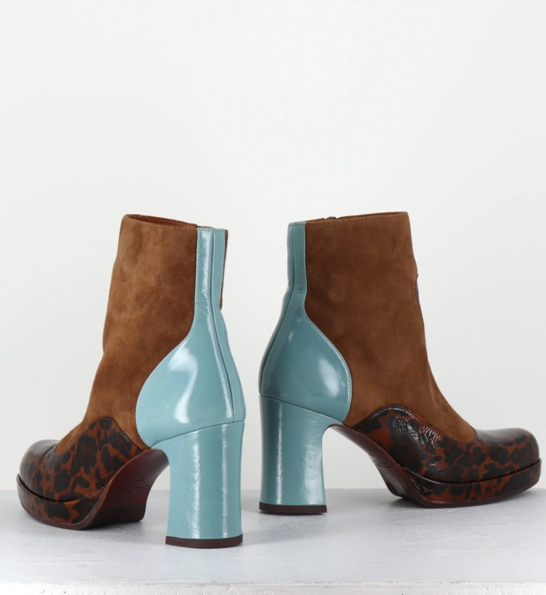 Boots à talon en daim camel & coeur violet - DANLOV FIAT CASTANO – Image 4