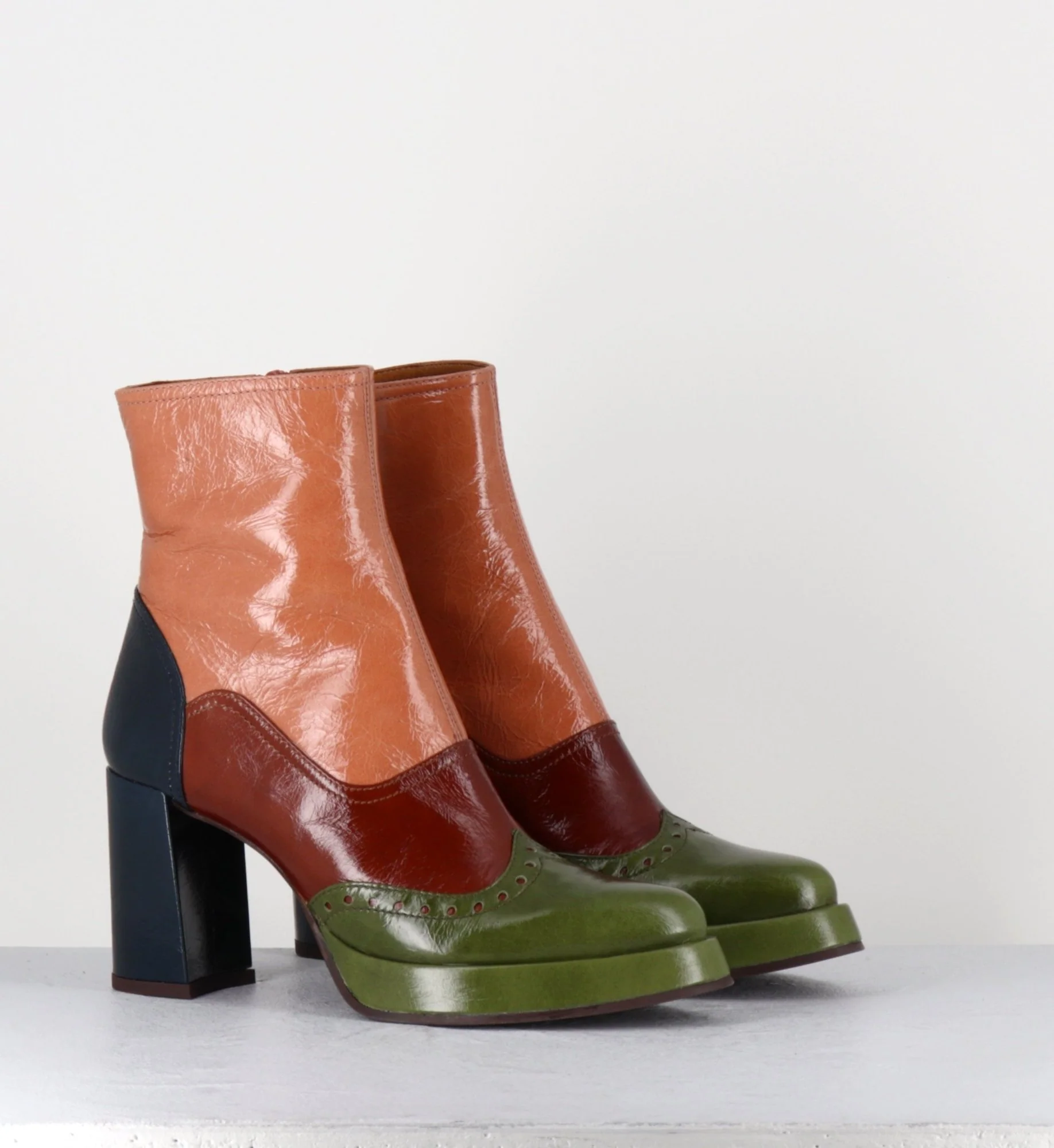 Boots en cuir multicolore & bout pointu fleuri - FAYU MASERATI MILI – Image 3