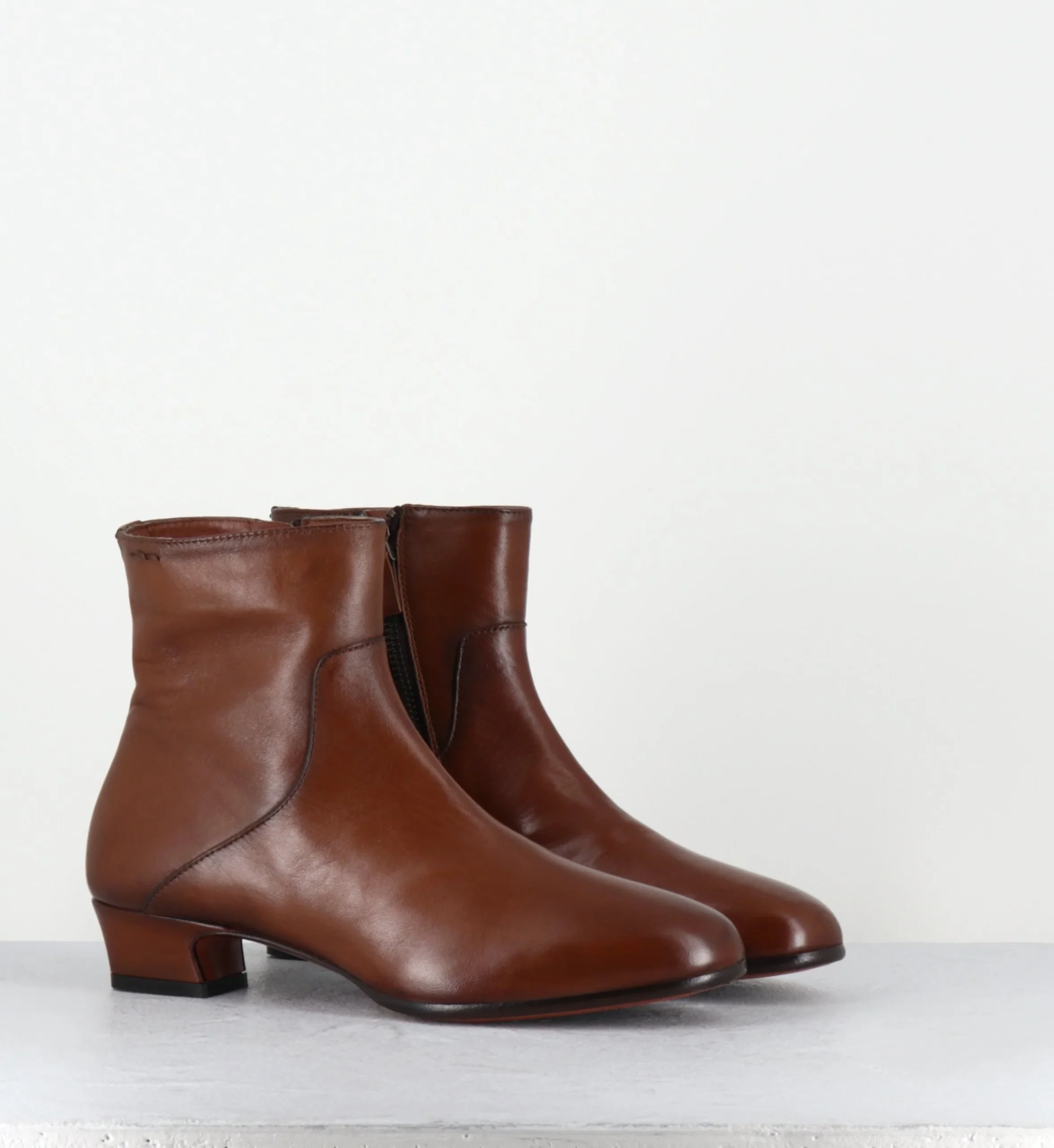 Boots en cuir camel petit talon rétro - 61768 GLAMOUR CUOIO – Image 3
