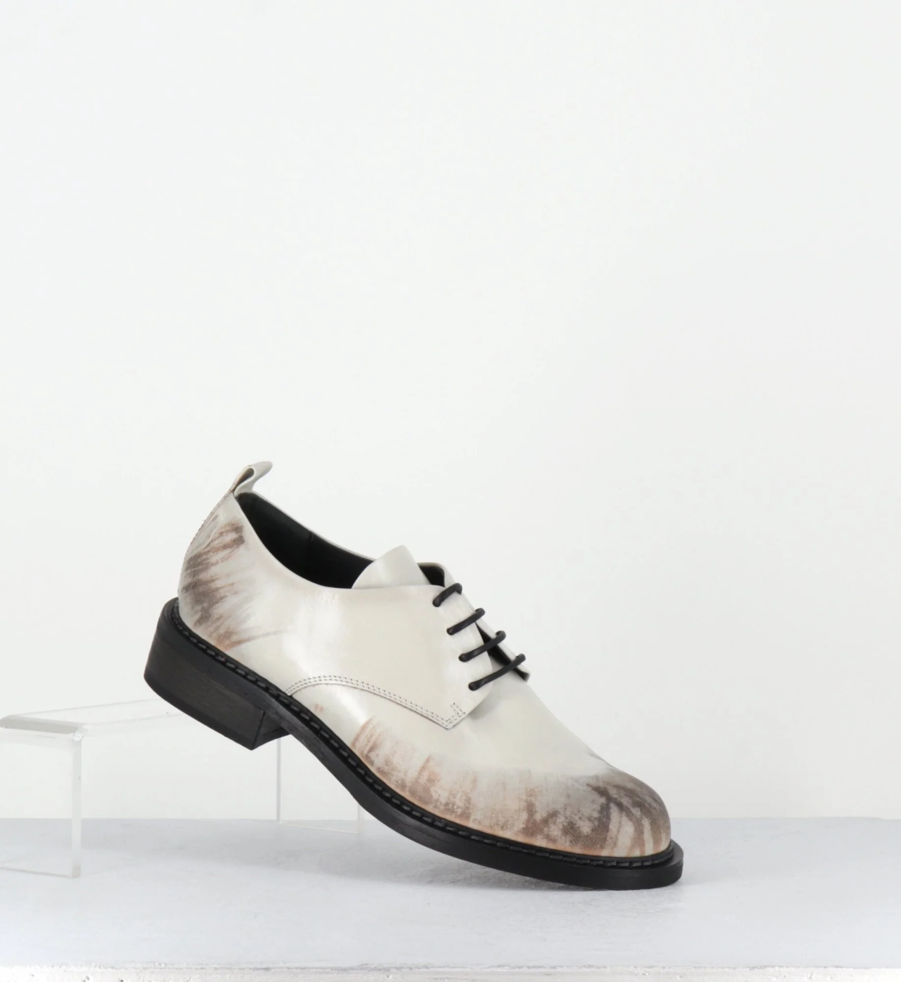 Derbies en cuir blanc cassé effet usé - ANATI MORODER AVORIO – Image 7