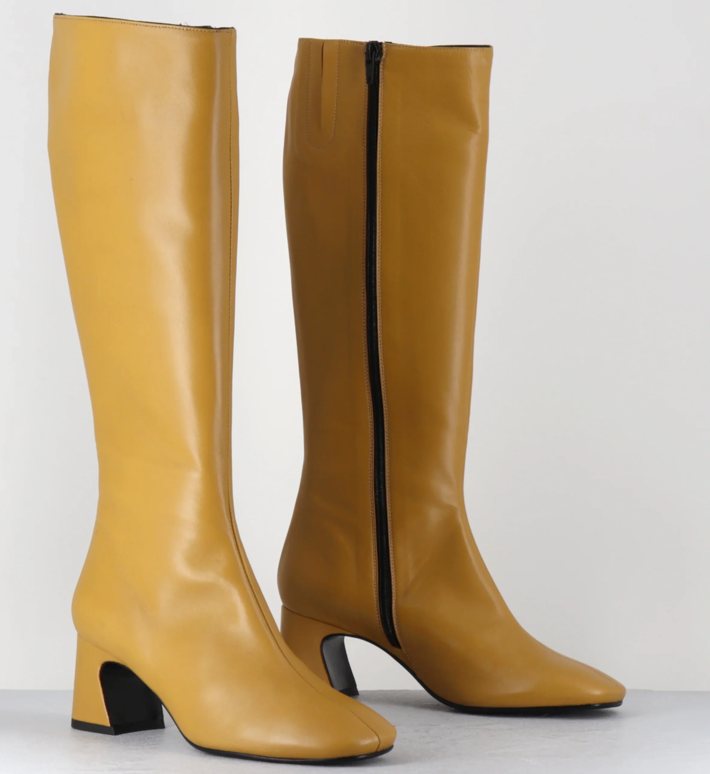 Bootes en cuir jaune bout carré - HELENA NAPPA SENAPE – Image 6