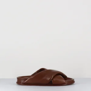 Mules plates minimalistes en agneau plongé camel - KADRI25 NAPPA COGNAC