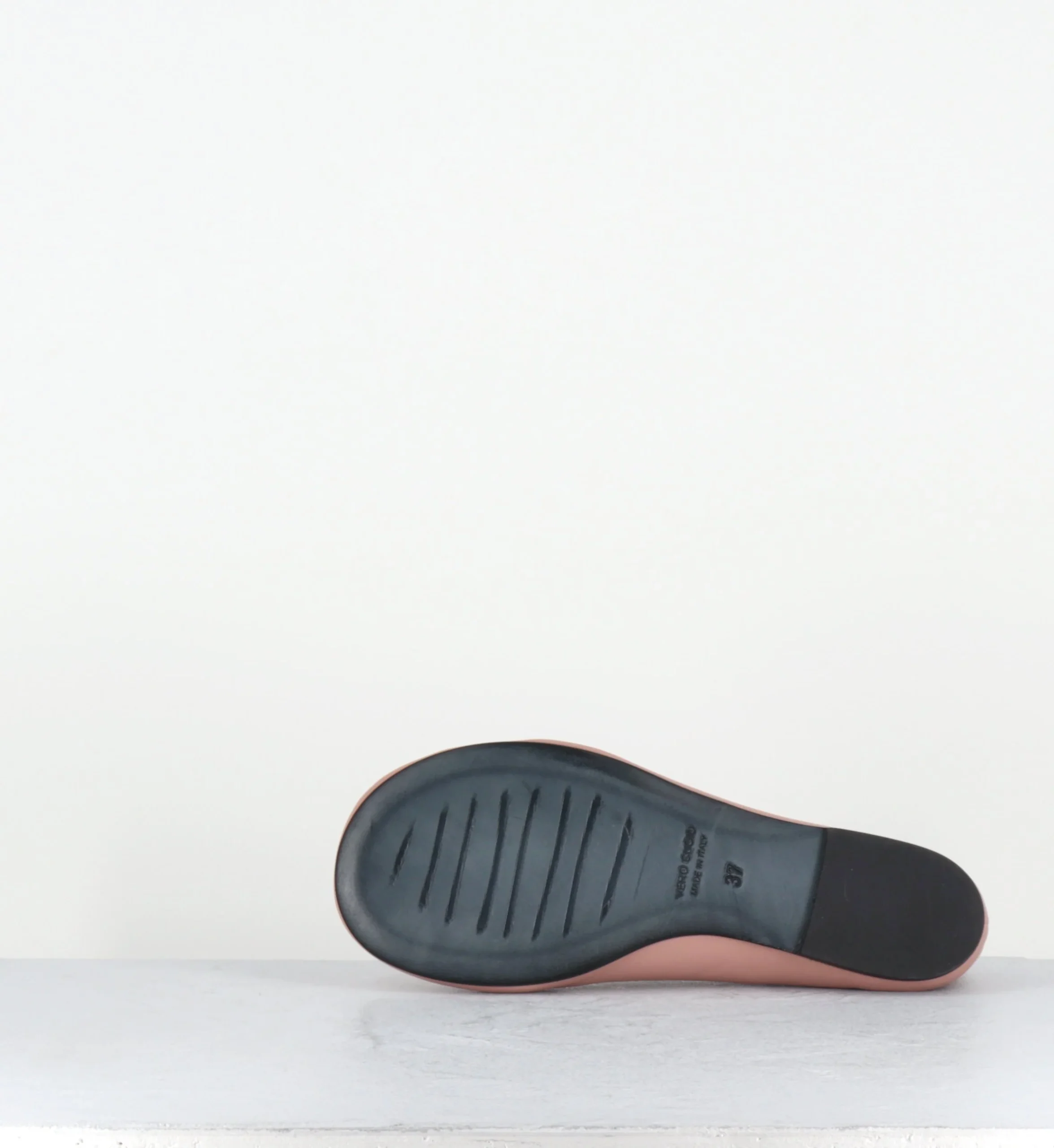 Ballerines rondes en cuir rose clair à élastiques noirs - MASSI BUFFY PHARD – Image 7