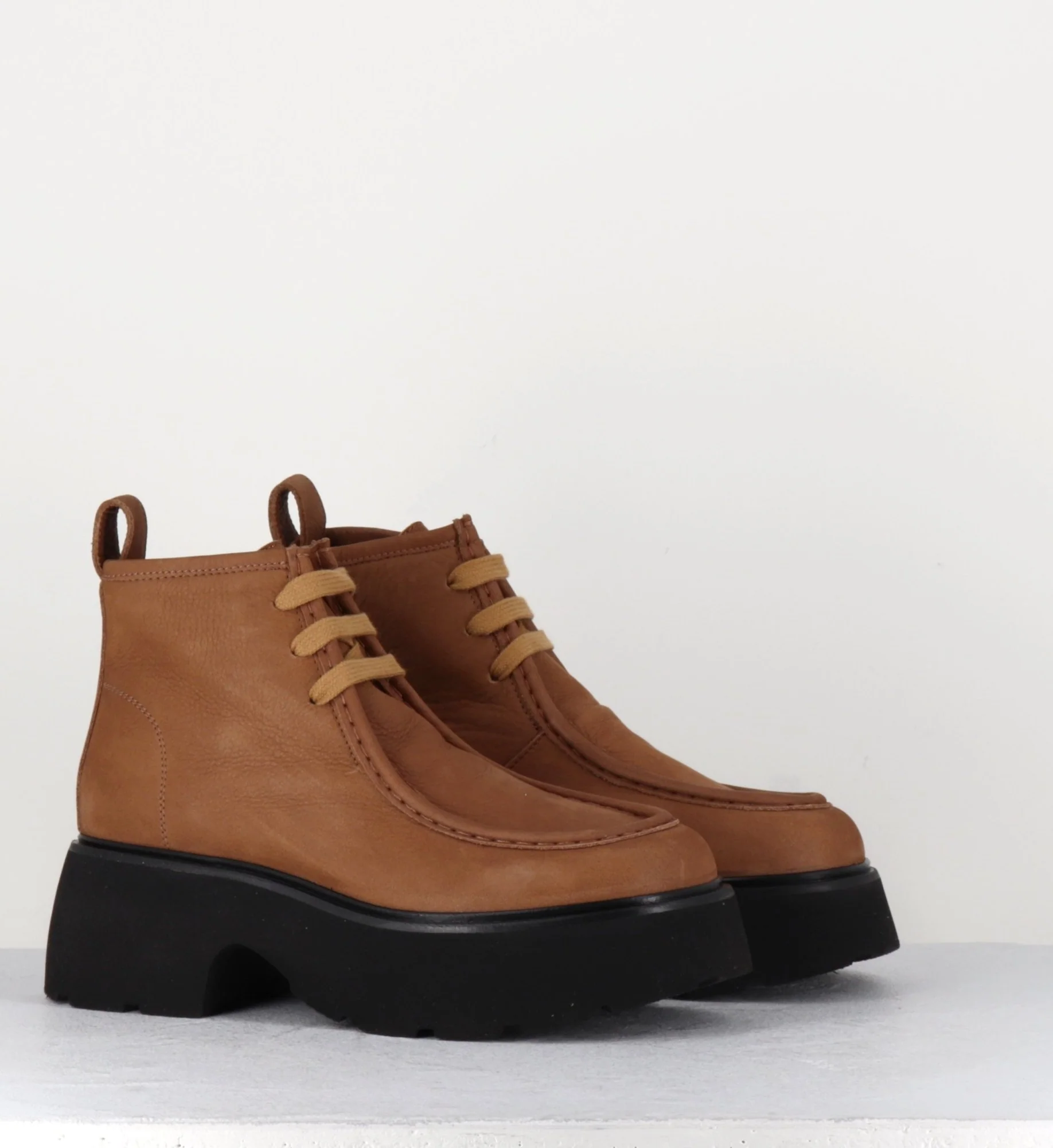 Chaussures à lacets en nubuck cognac - A78NP NABUCK COGNAC – Image 3