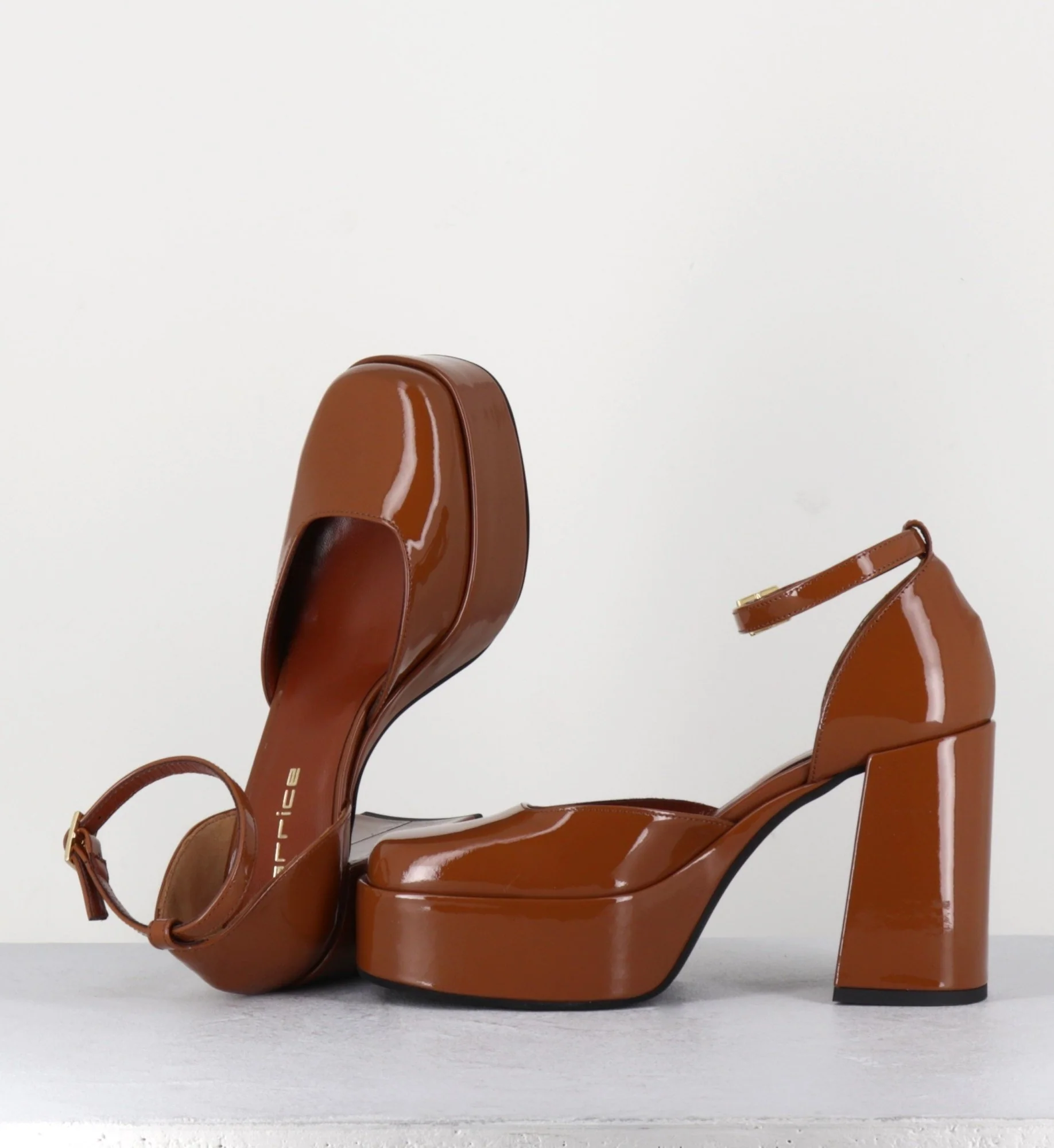 Babies à plateforme en cuir vernis caramel - SQUARE CUOIO – Image 5