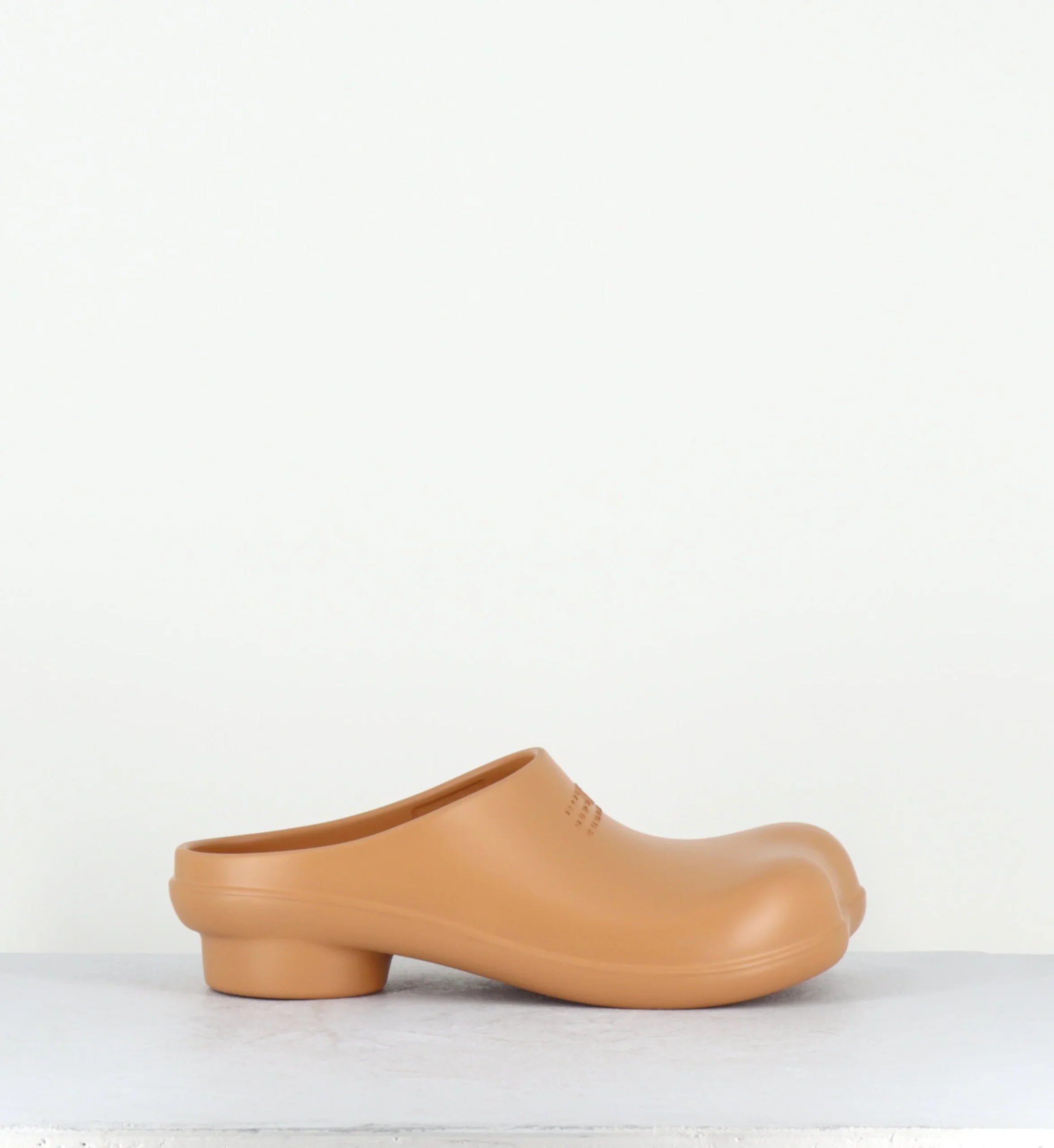 Sabots beige en caoutchouc bout anatomique & petit talon cylindrique - S66WX0060 T2062 – Image 2