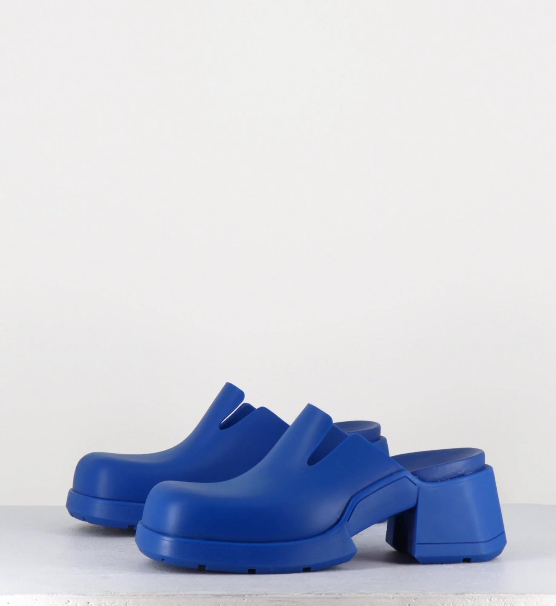90s blue rubber clogs - BLISSA BLUE MULES – Image 3