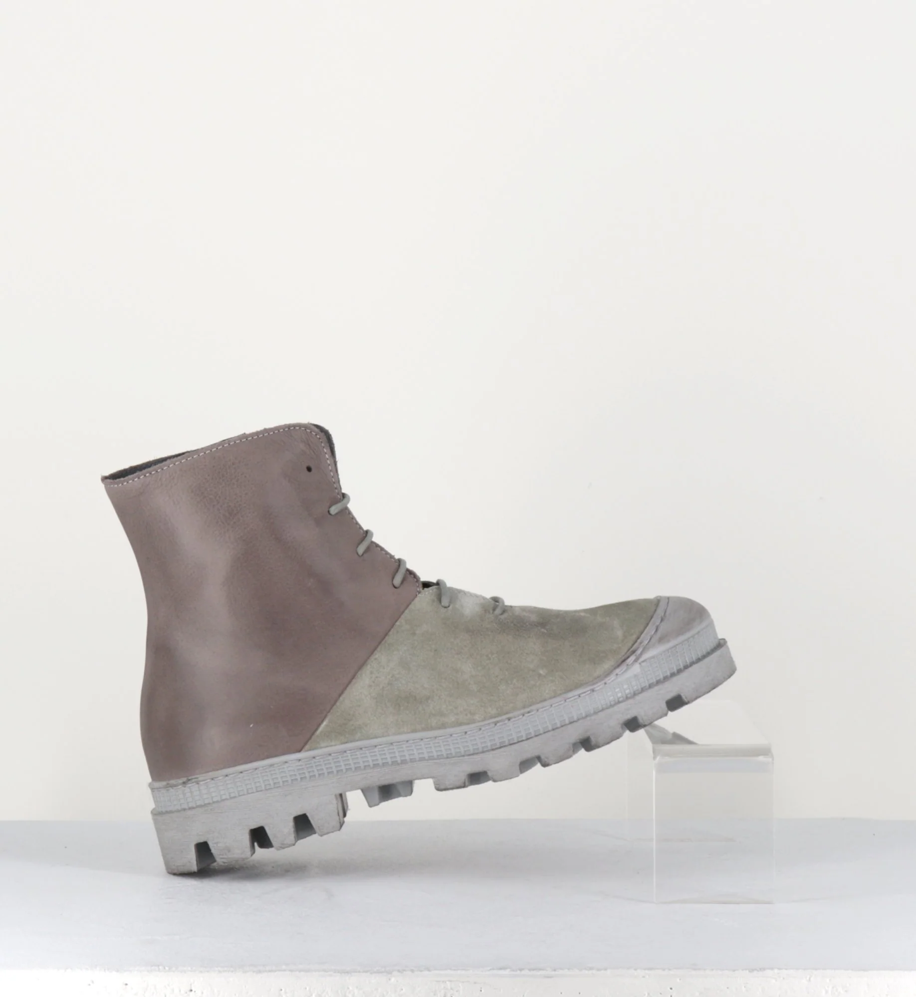 Boots à lacets en cuir taupe et daim sable - Boots 2241 SAND – Image 4