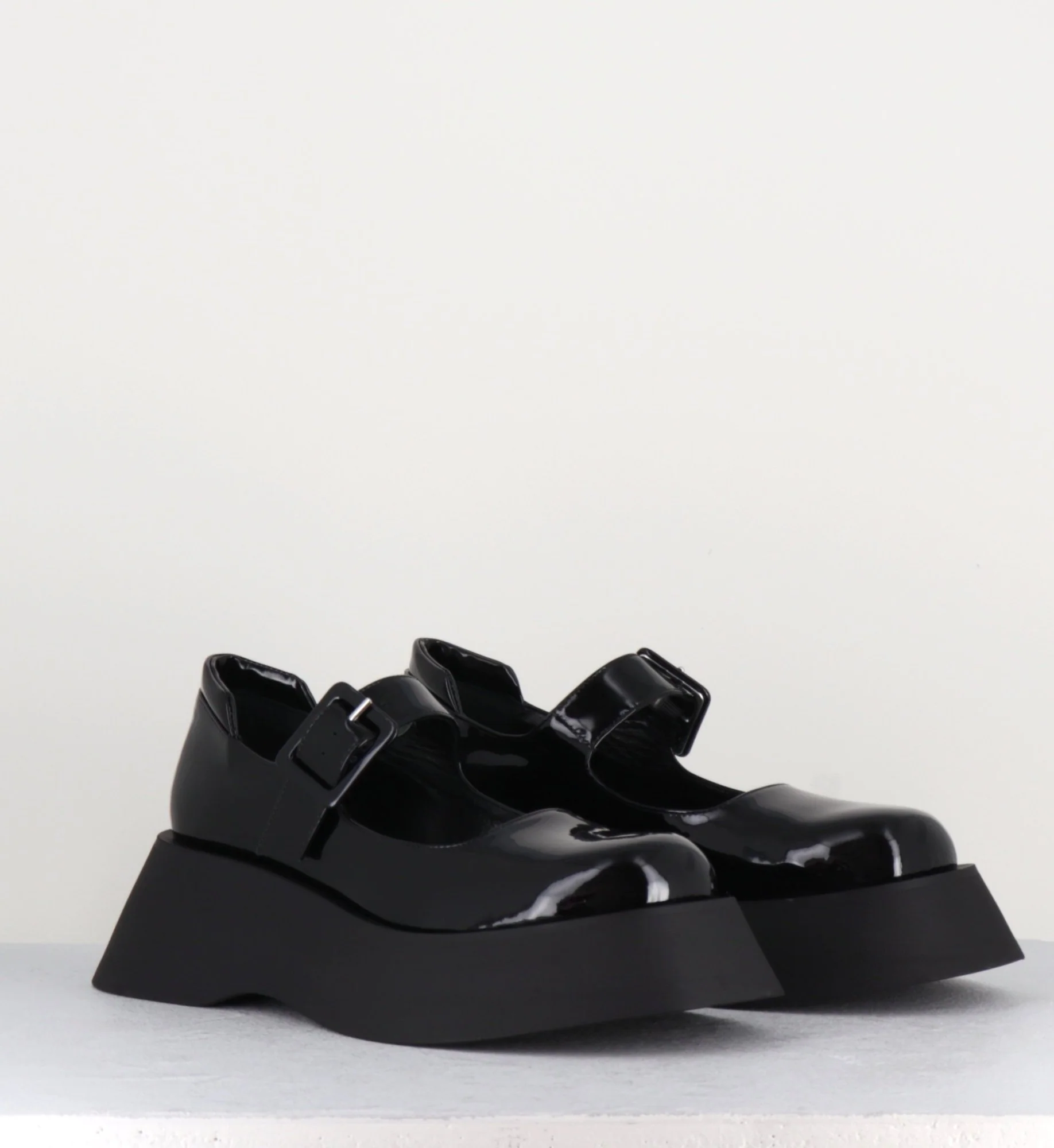 90s babies à plateforme en cuir vernis noir - CORA VERNICE NERO – Image 3