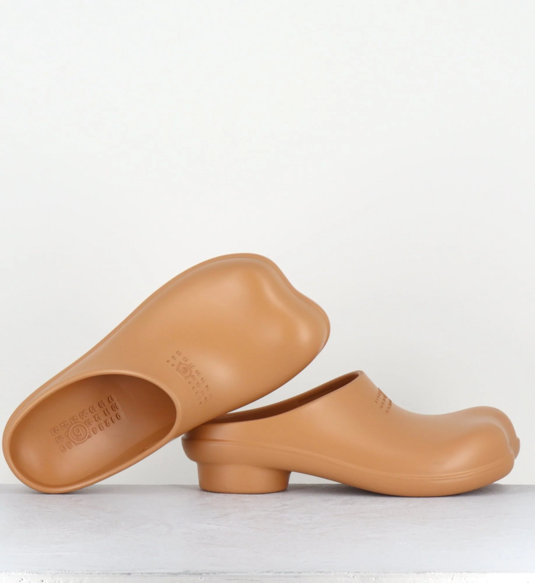 Sabots beige en caoutchouc bout anatomique & petit talon cylindrique - S66WX0060 T2062 – Image 5