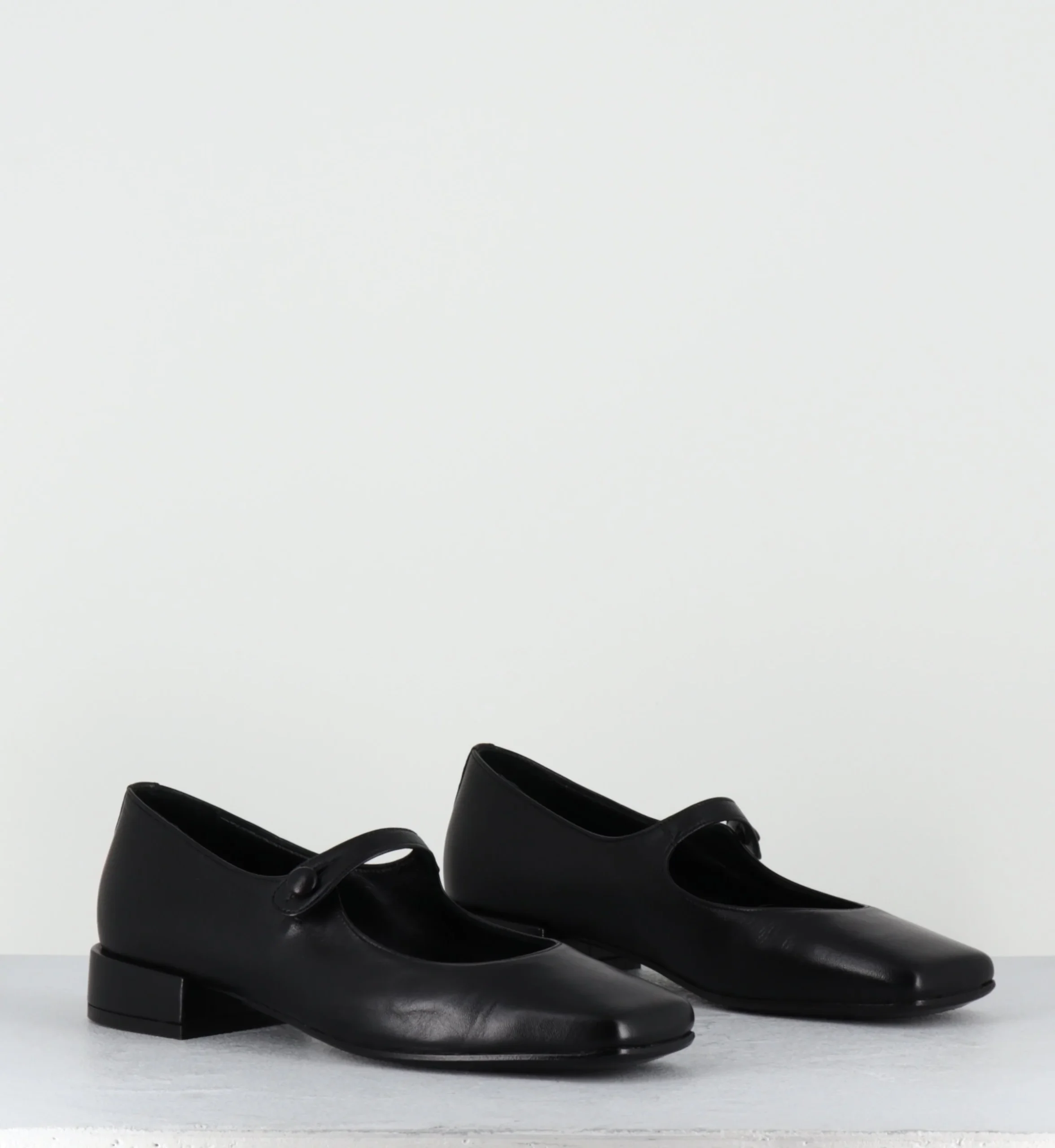 Babies en cuir souple noir bout carré - JANE BLACK COWHIDE – Image 4