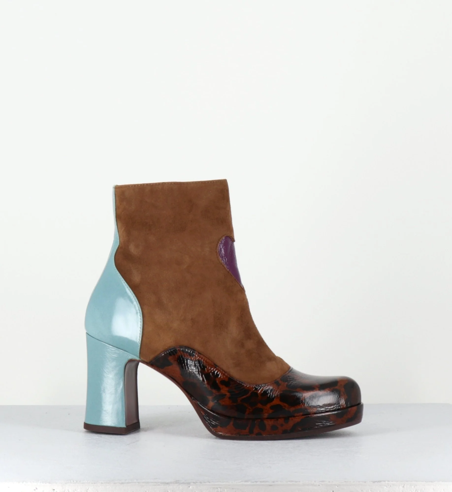 Boots à talon en daim camel & coeur violet - DANLOV FIAT CASTANO