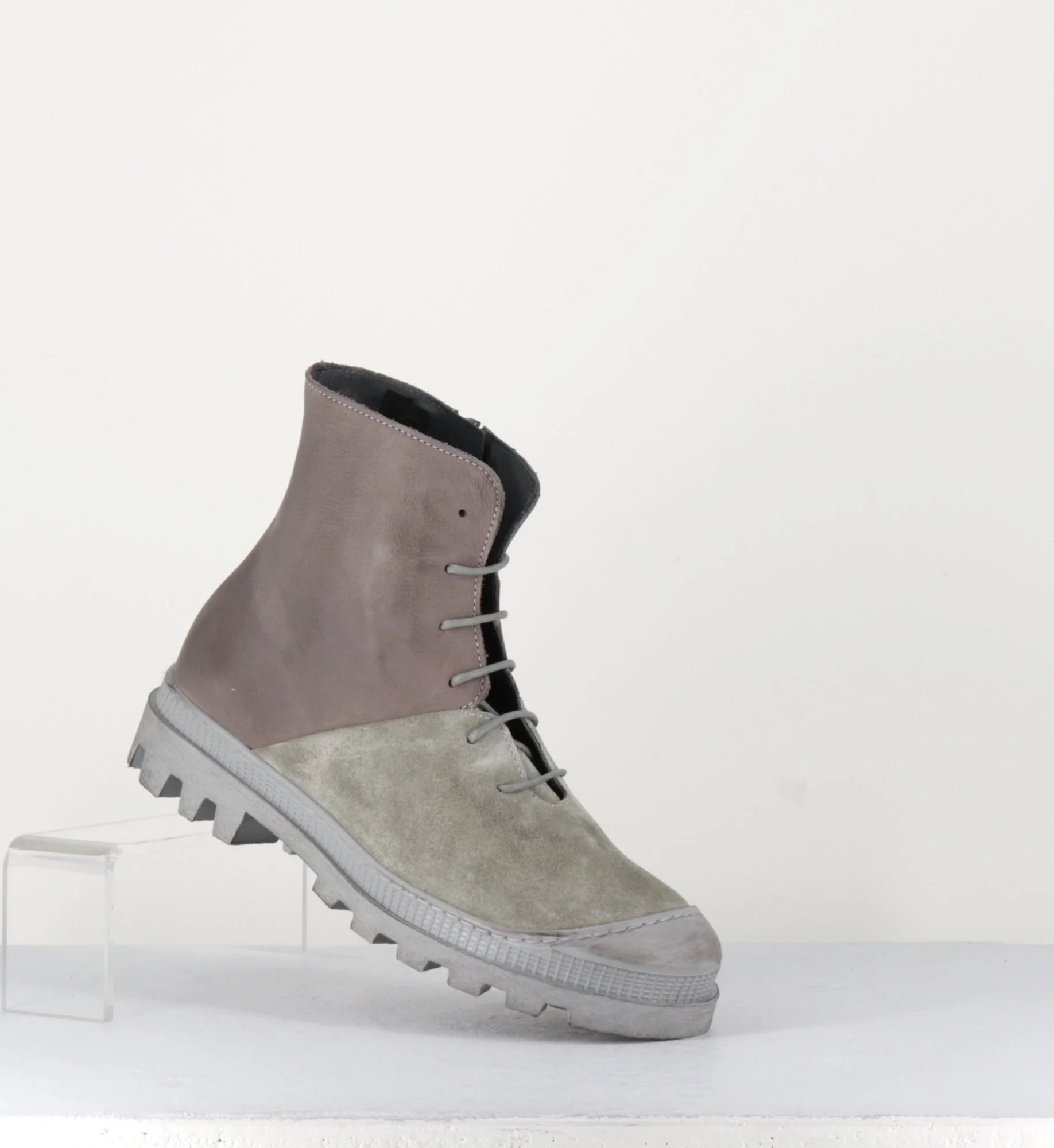 Boots à lacets en cuir taupe et daim sable - Boots 2241 SAND – Image 7