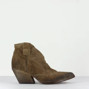 Boots santiags courtes en daim taupe -  E2004 HOMBRE SAND