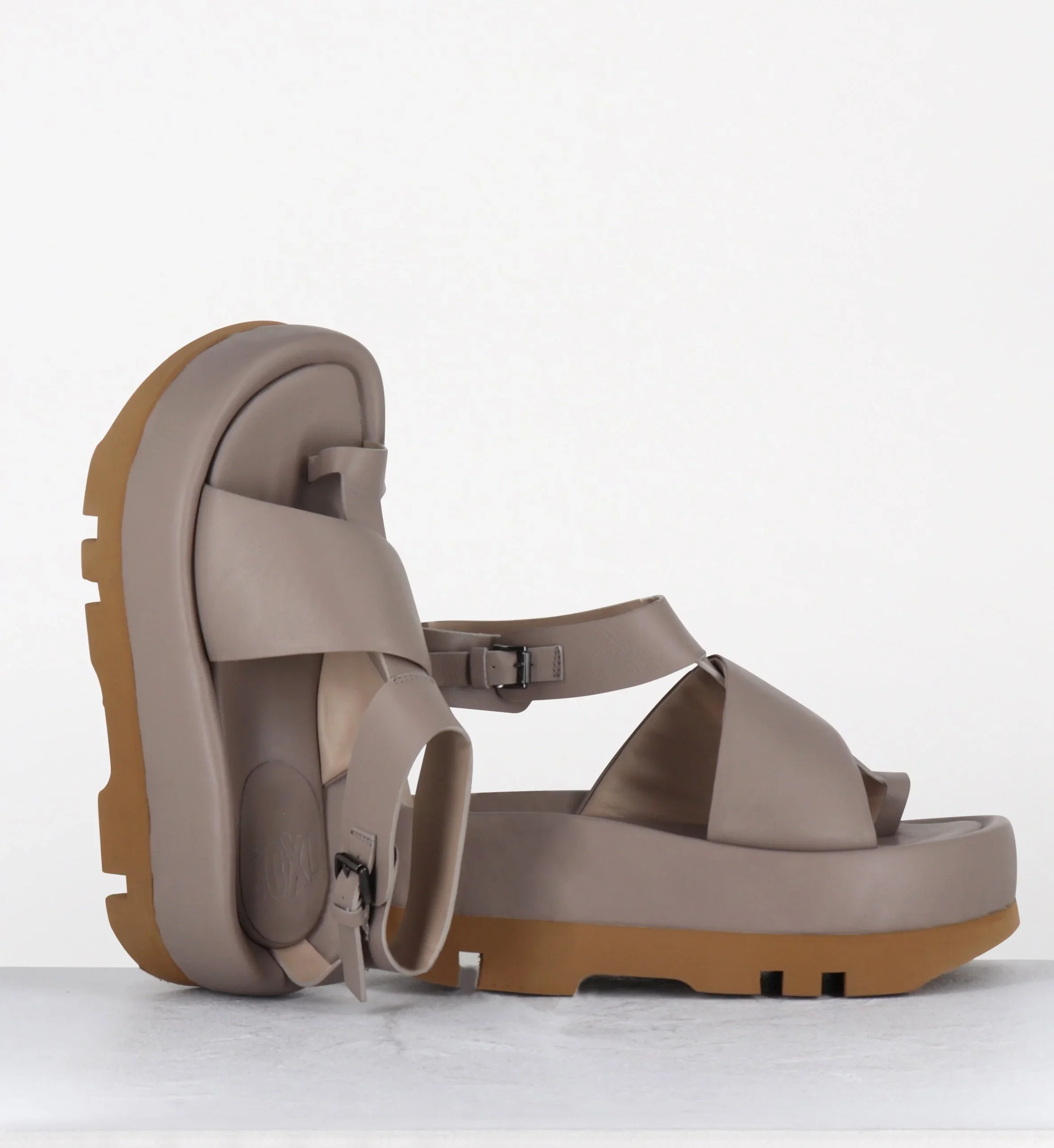 Sandales à plateforme japonisante cuir taupe - MARGE SANDAL TAUPE – Image 3