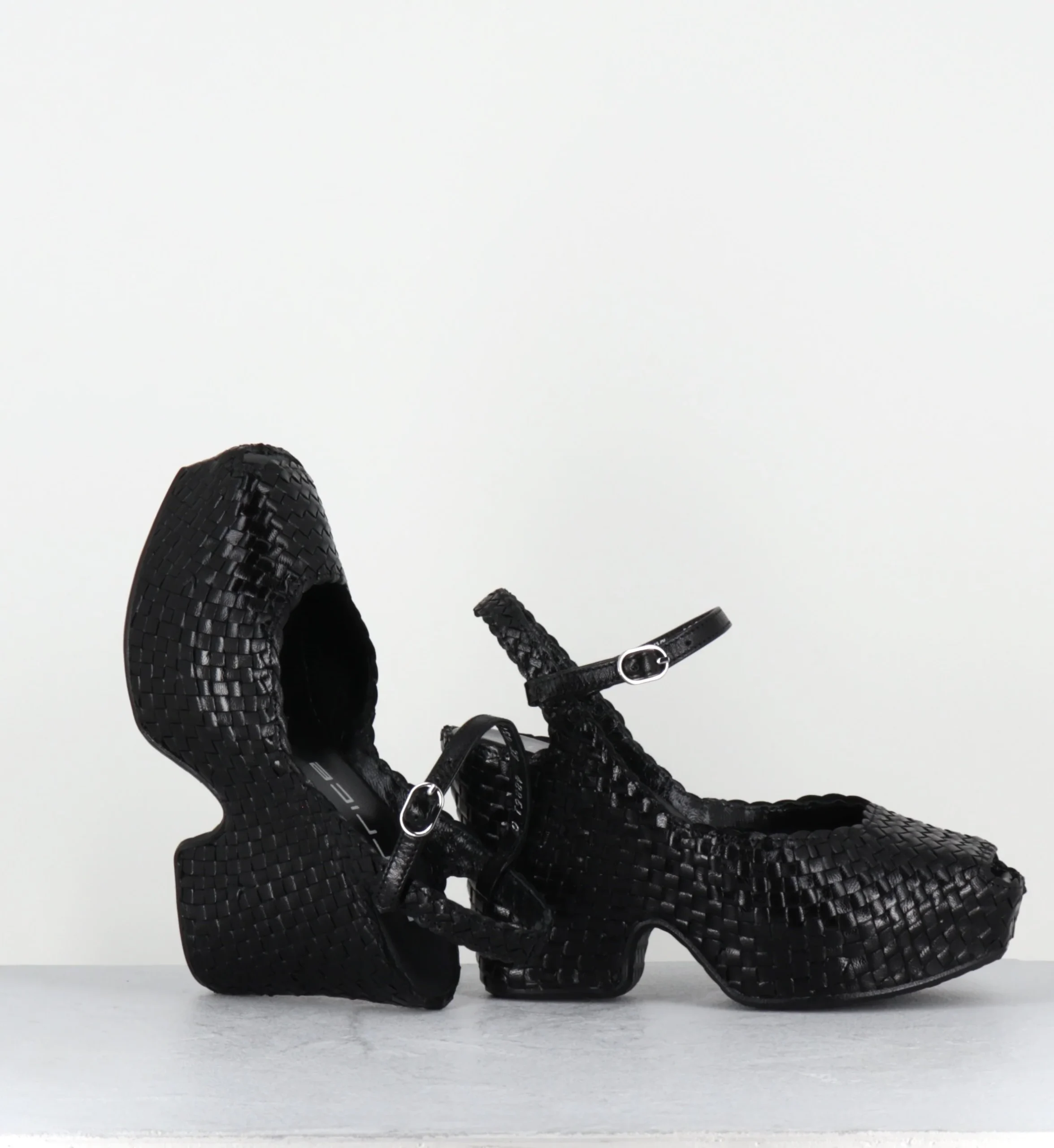 Sandales compensées en cuir tressé noir bout carré - SANREY NEGRO TRENZADO – Image 3